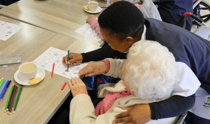 Image of an art class taking place