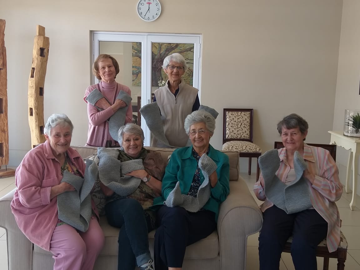 friends knitting