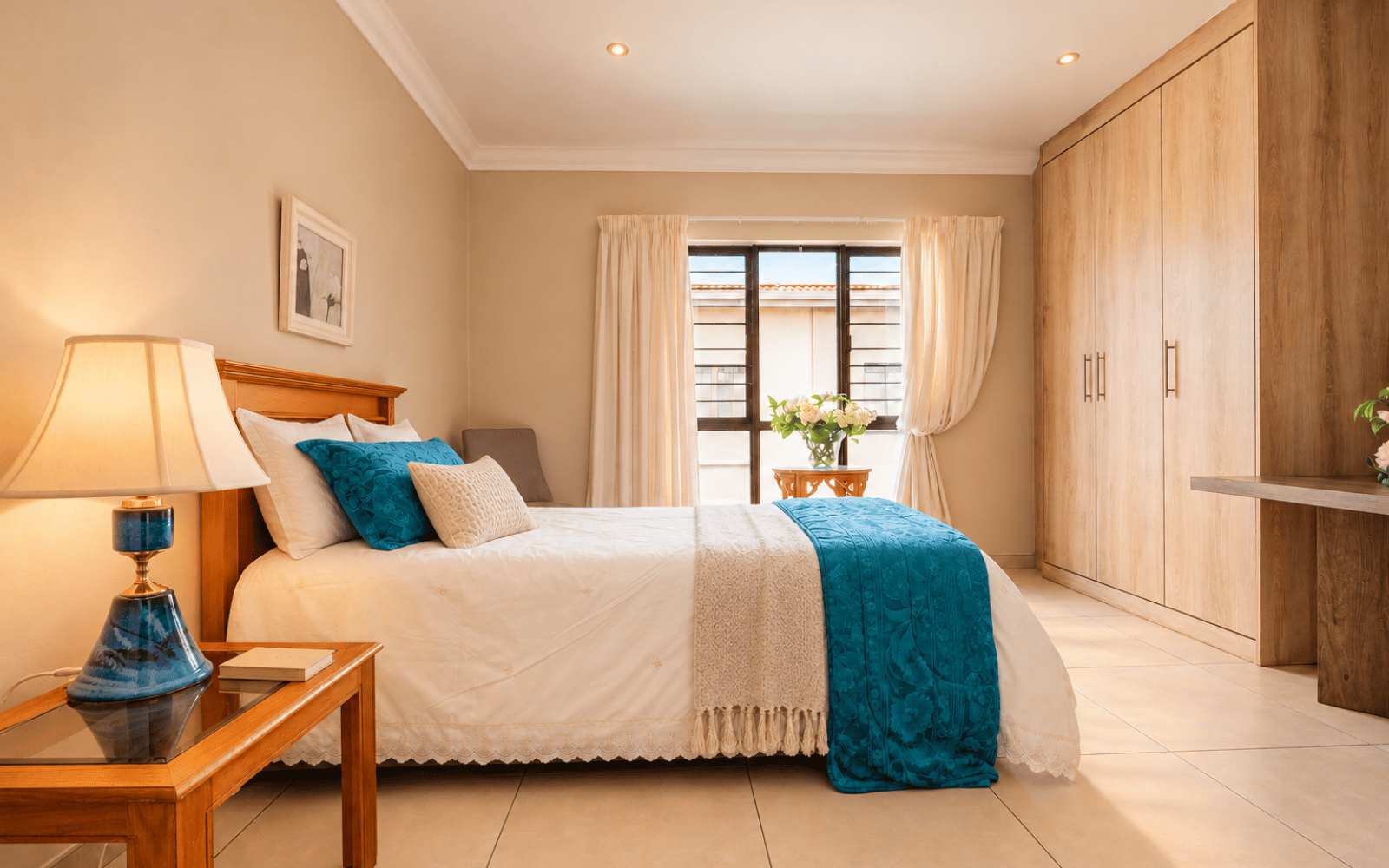 A bedroom at Featherwood in Pretoria East