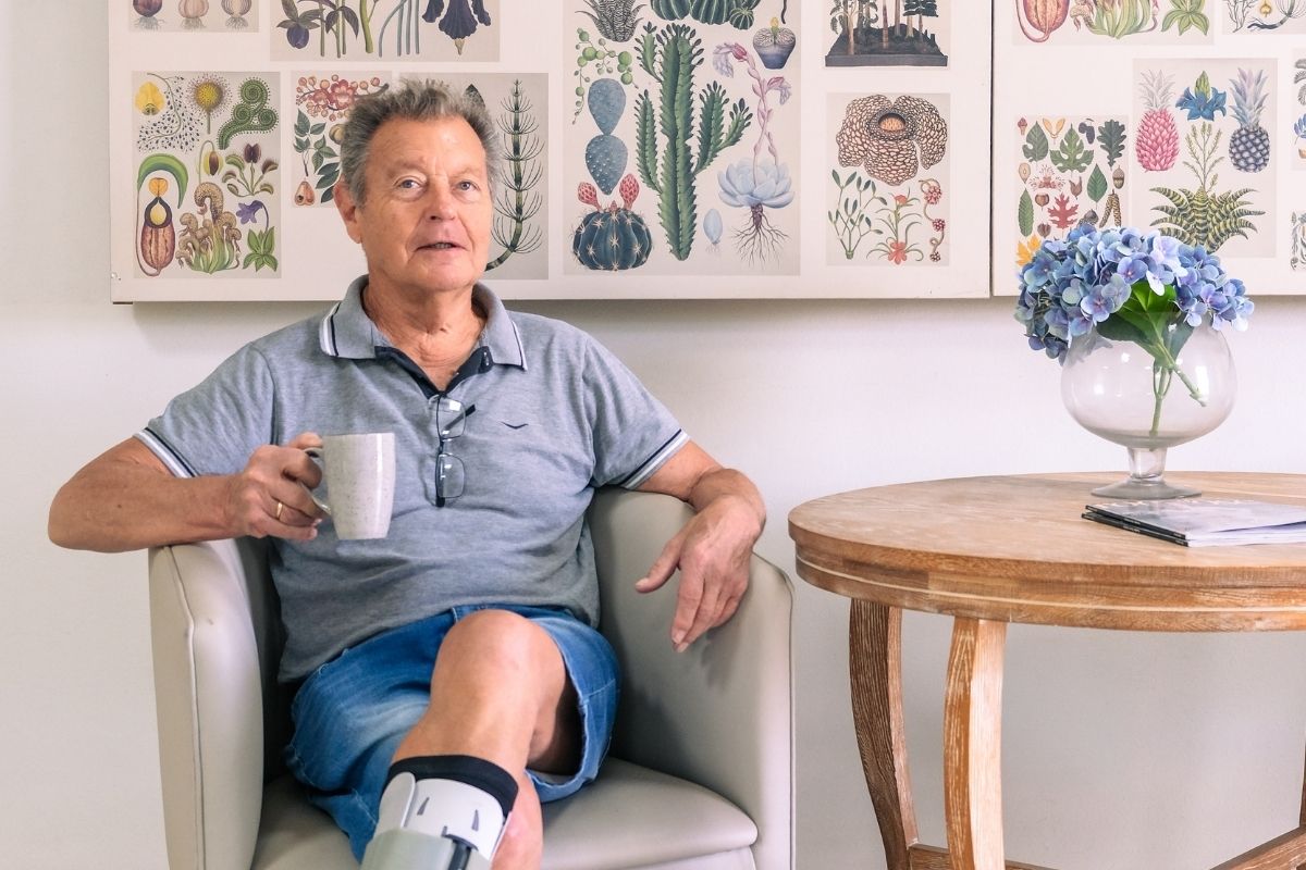 A care companion providing frail care