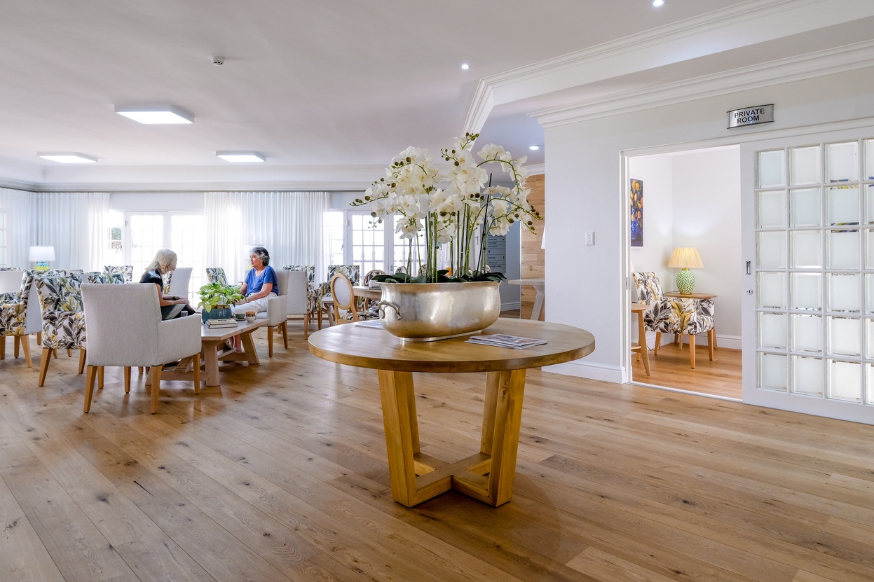 Welcoming shared lounge at Somerset Lodge
