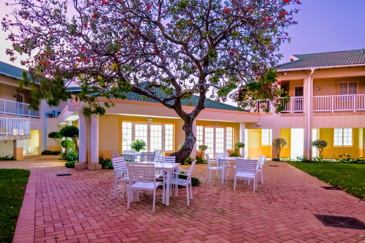 The courtyard at Somerset Lodge